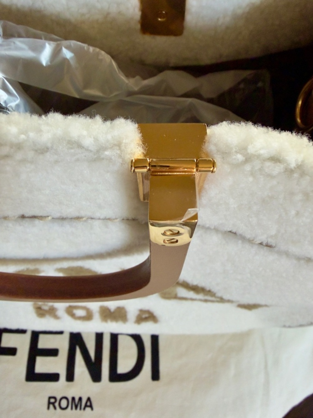 FENDI SHEARLING SUNSHINE MEDIUM TOTE BAG SHOULDER STRAP (LIMITED EDITION) - Picture 9 of 15